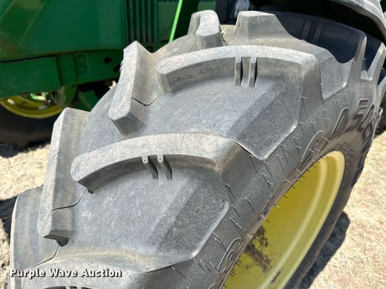 image for item DN6370 1992 John Deere 4960  MFWD tractor