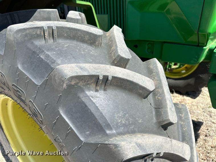 image for item DN6370 1992 John Deere 4960  MFWD tractor