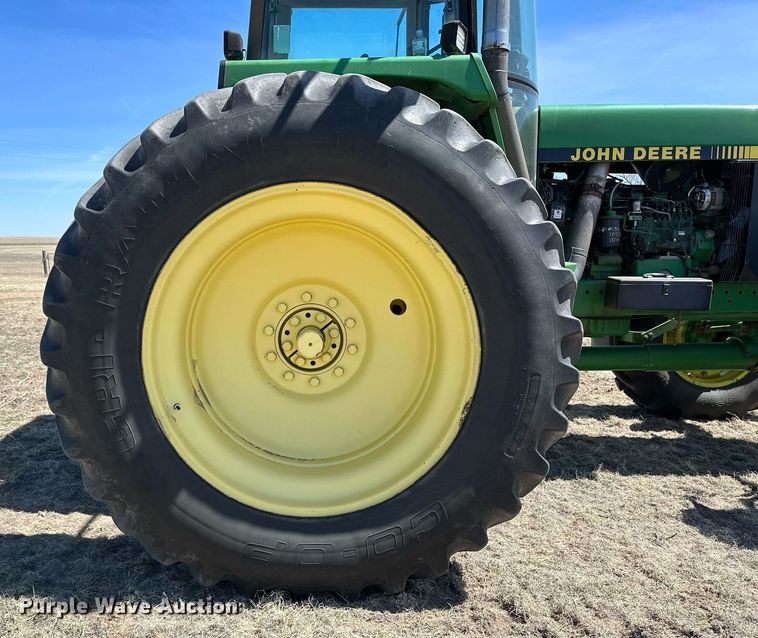 image for item DN6370 1992 John Deere 4960  MFWD tractor