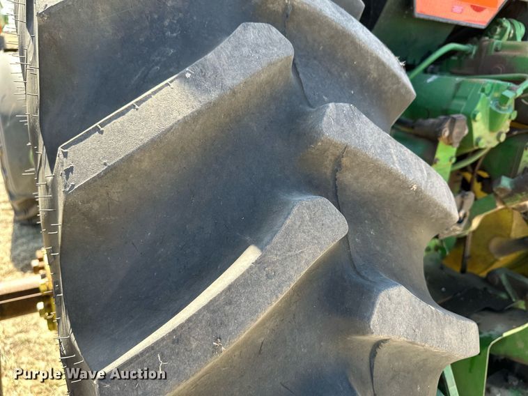 image for item DN6370 1992 John Deere 4960  MFWD tractor