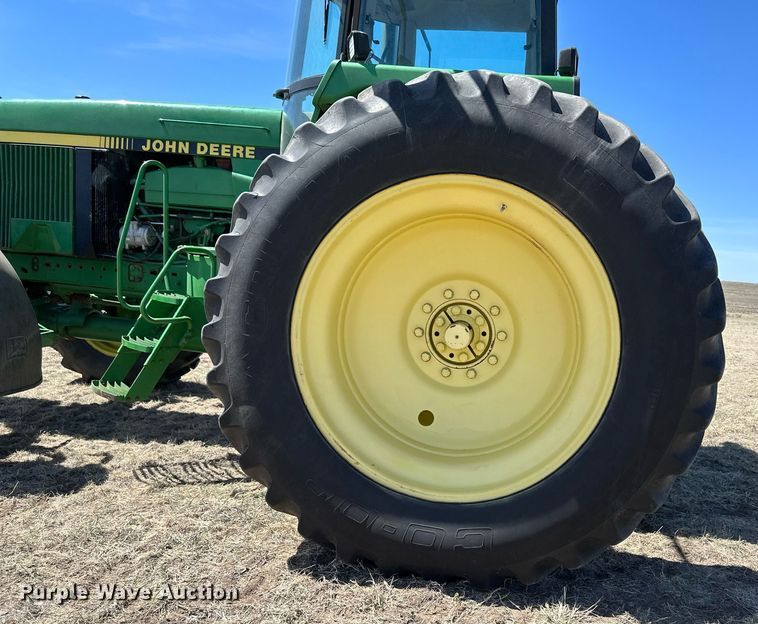 image for item DN6370 1992 John Deere 4960  MFWD tractor