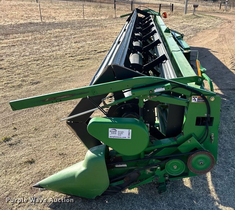 image for item DN6374 John Deere 936D  draper head