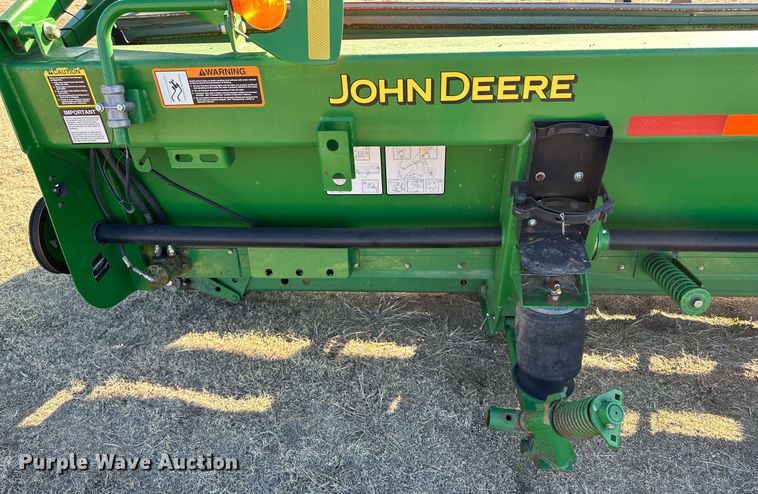 image for item DN6374 John Deere 936D  draper head