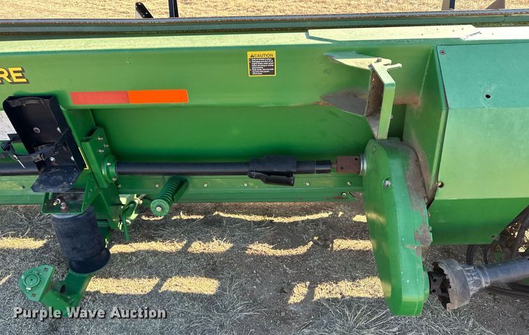 image for item DN6374 John Deere 936D  draper head