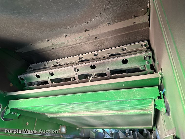 image for item DN6375 2001 John Deere 9750 STS  combine