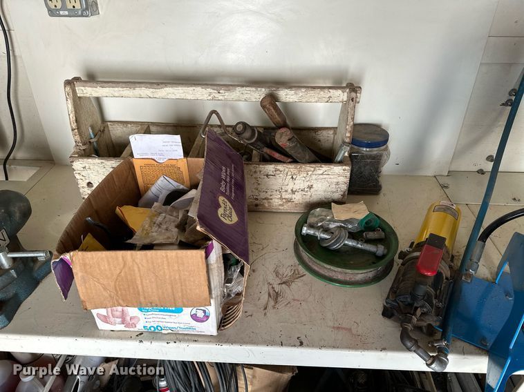 image for item DN6377 2007 Haulmark TS7X14DT2  enclosed cargo service trailer