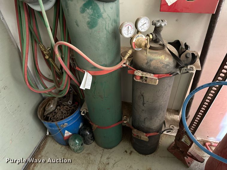 image for item DN6377 2007 Haulmark TS7X14DT2  enclosed cargo service trailer