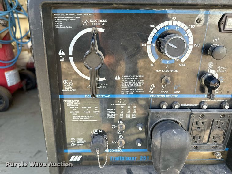 image for item DN6377 2007 Haulmark TS7X14DT2  enclosed cargo service trailer