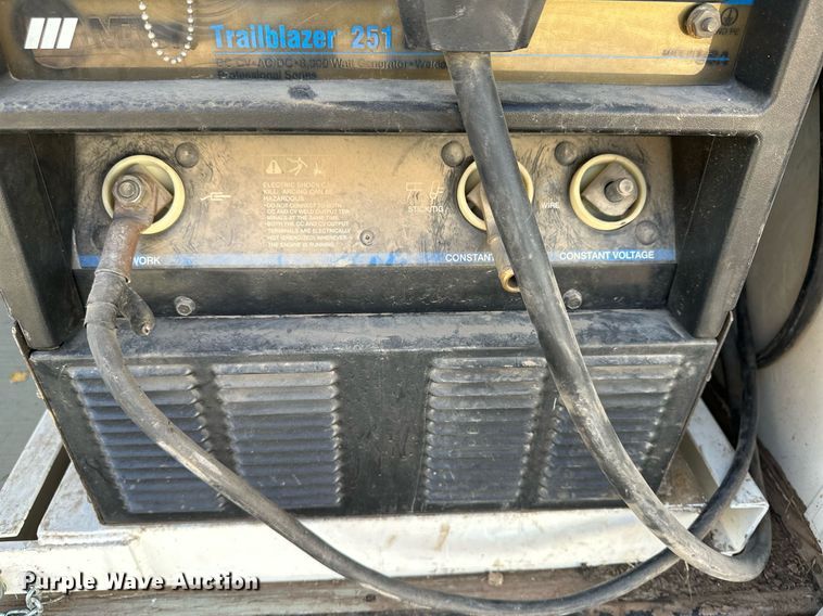 image for item DN6377 2007 Haulmark TS7X14DT2  enclosed cargo service trailer