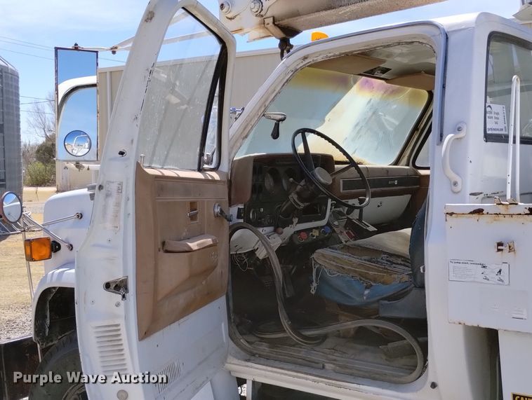 image for item DN6379 1989 GMC 7000  bucket truck