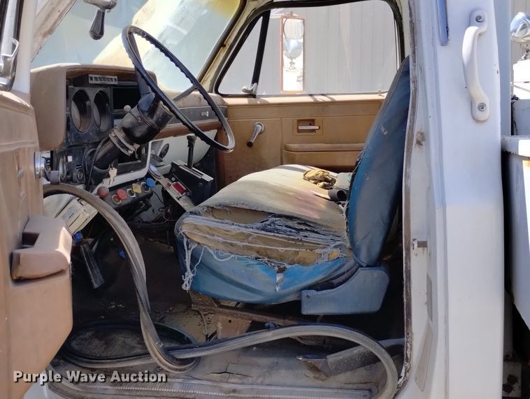 image for item DN6379 1989 GMC 7000  bucket truck