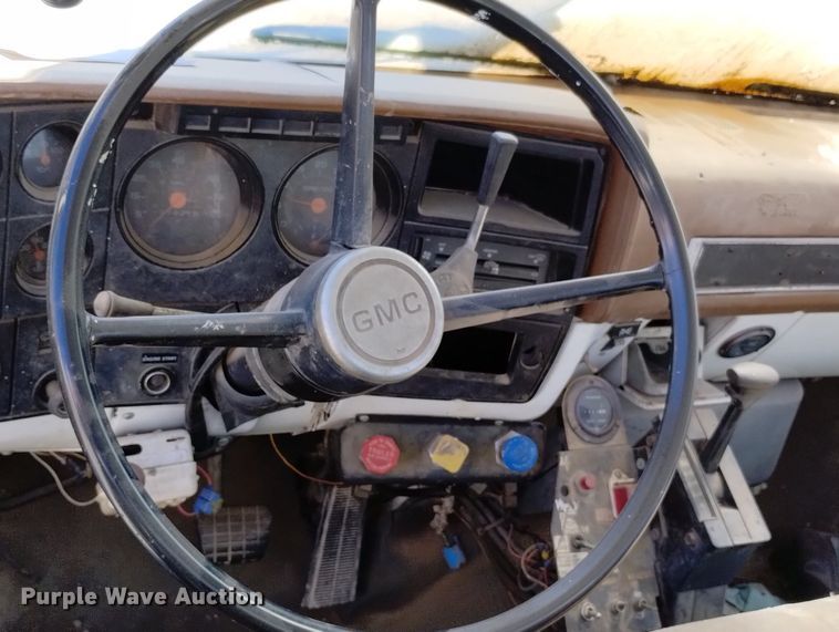 image for item DN6379 1989 GMC 7000  bucket truck