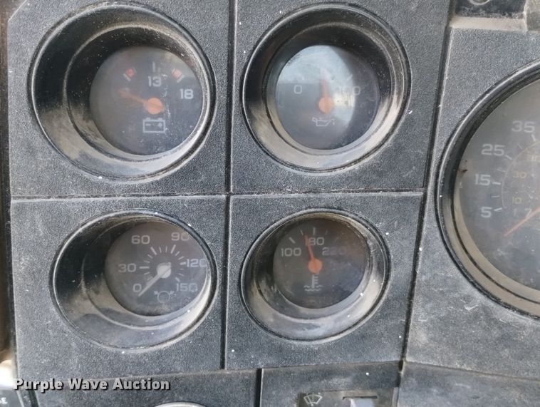 image for item DN6379 1989 GMC 7000  bucket truck