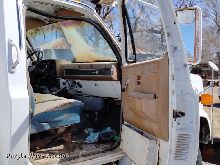 image for item DN6379 1989 GMC 7000  bucket truck