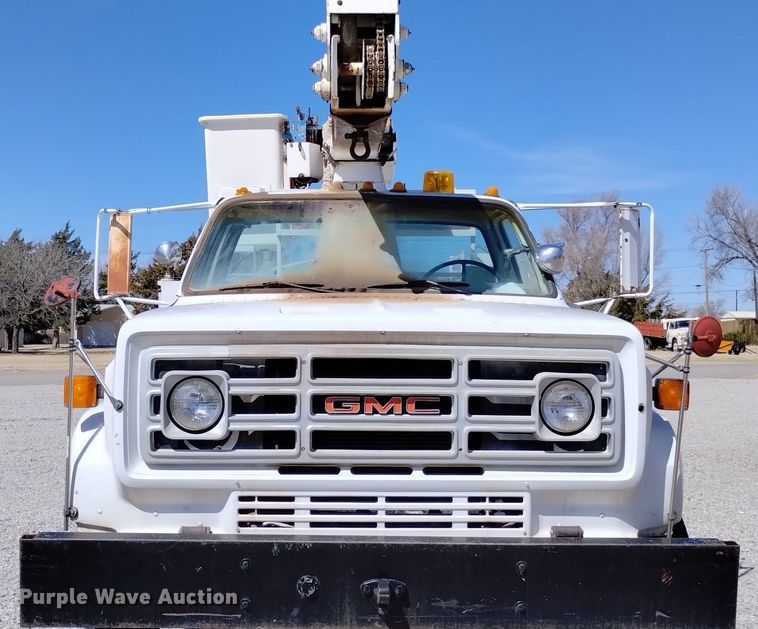 image for item DN6379 1989 GMC 7000  bucket truck