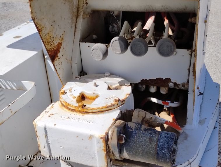 image for item DN6379 1989 GMC 7000  bucket truck