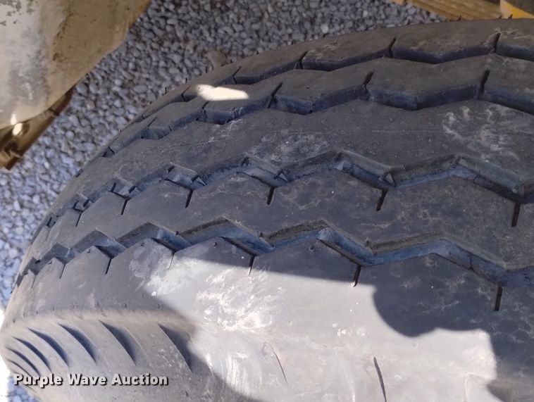 image for item DN6379 1989 GMC 7000  bucket truck