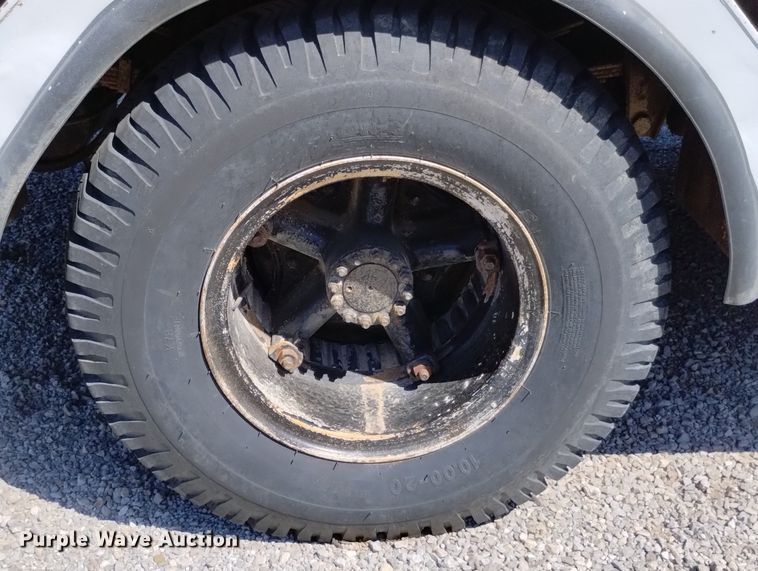 image for item DN6379 1989 GMC 7000  bucket truck