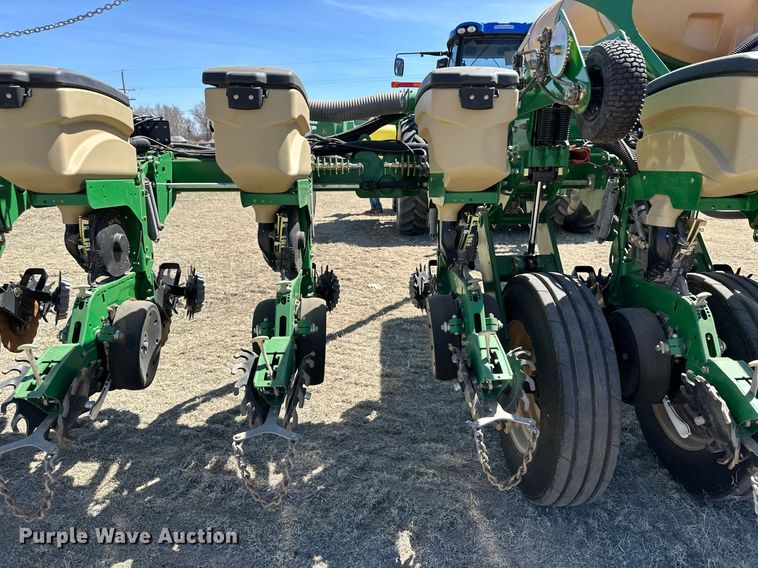 image for item DN6383 2020 Great Plains PL5700  no-till planter