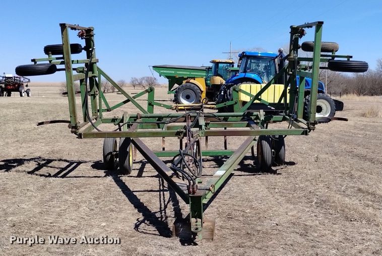 image for item DN6385 John Deere 1600  chisel