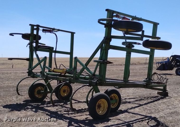 image for item DN6385 John Deere 1600  chisel