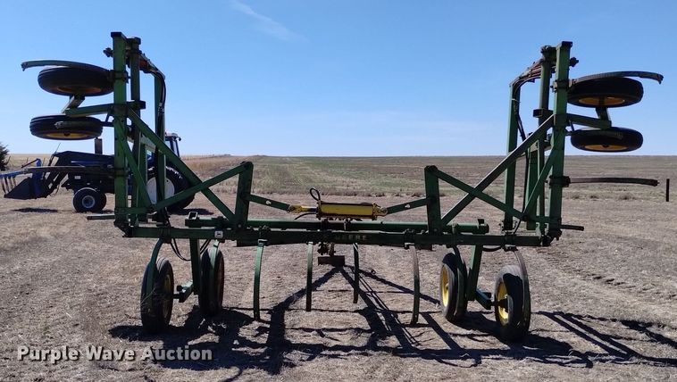 image for item DN6385 John Deere 1600  chisel