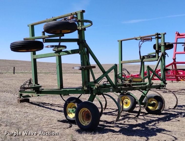 image for item DN6385 John Deere 1600  chisel