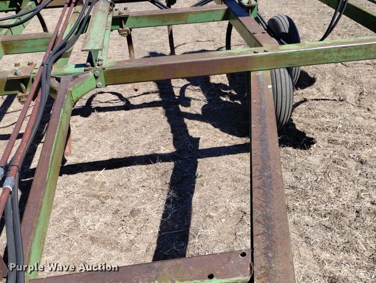 image for item DN6385 John Deere 1600  chisel