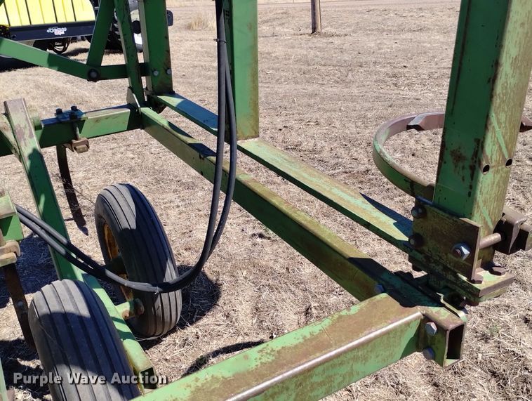 image for item DN6385 John Deere 1600  chisel