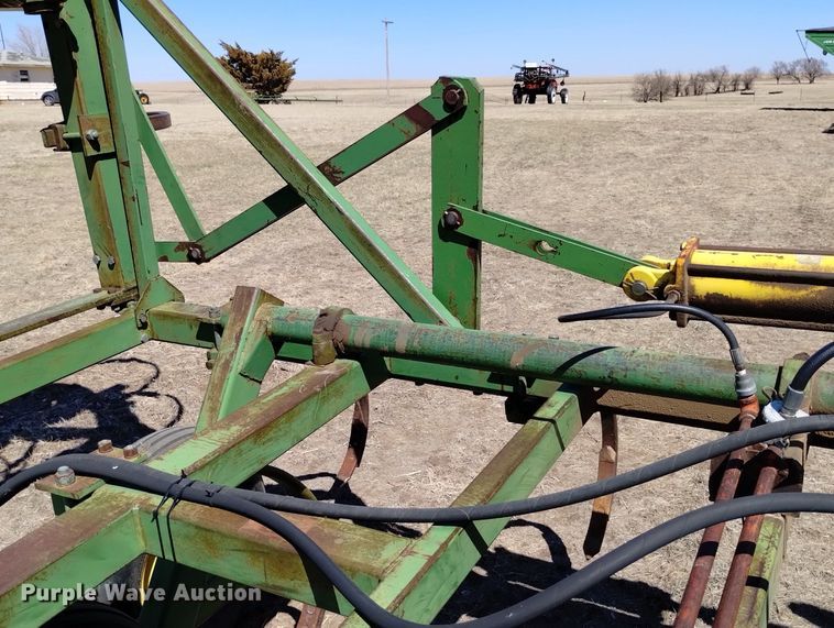 image for item DN6385 John Deere 1600  chisel