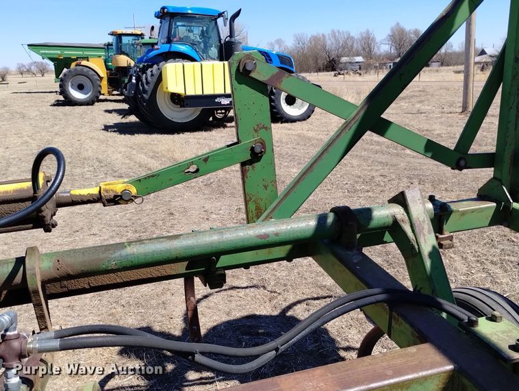 image for item DN6385 John Deere 1600  chisel