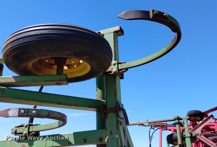 image for item DN6385 John Deere 1600  chisel