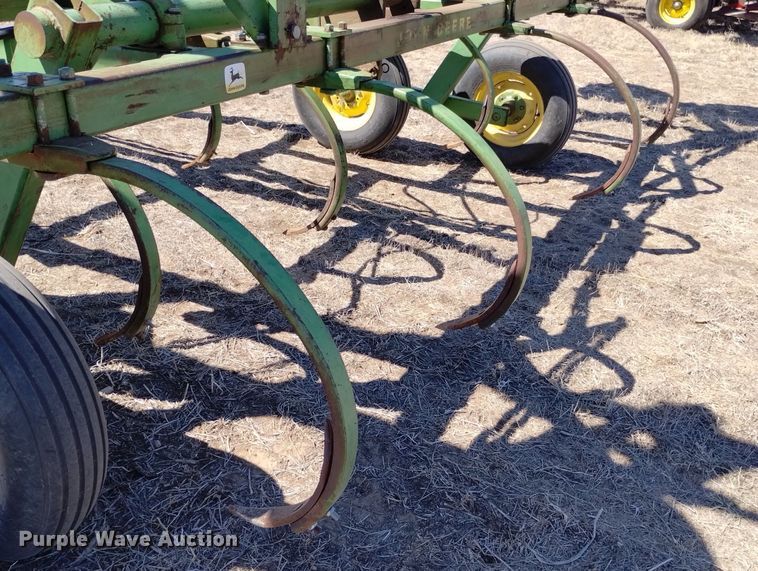 image for item DN6385 John Deere 1600  chisel