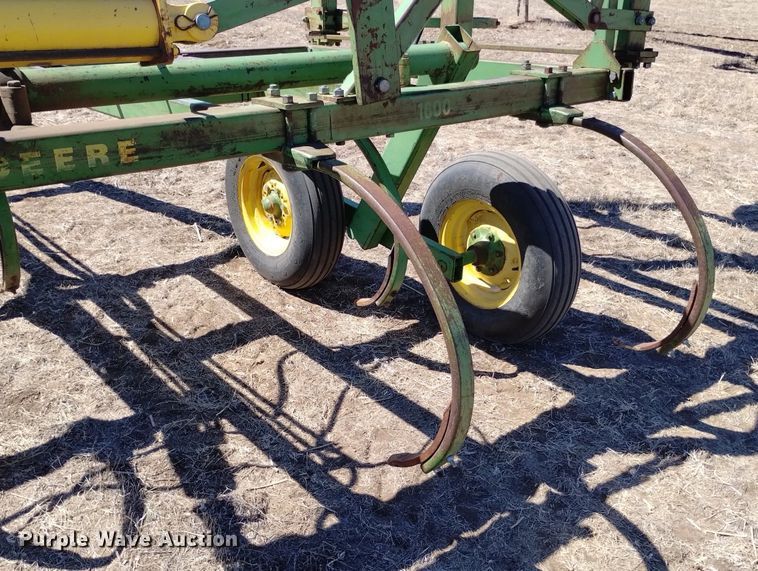 image for item DN6385 John Deere 1600  chisel