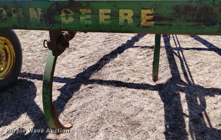 image for item DN6385 John Deere 1600  chisel