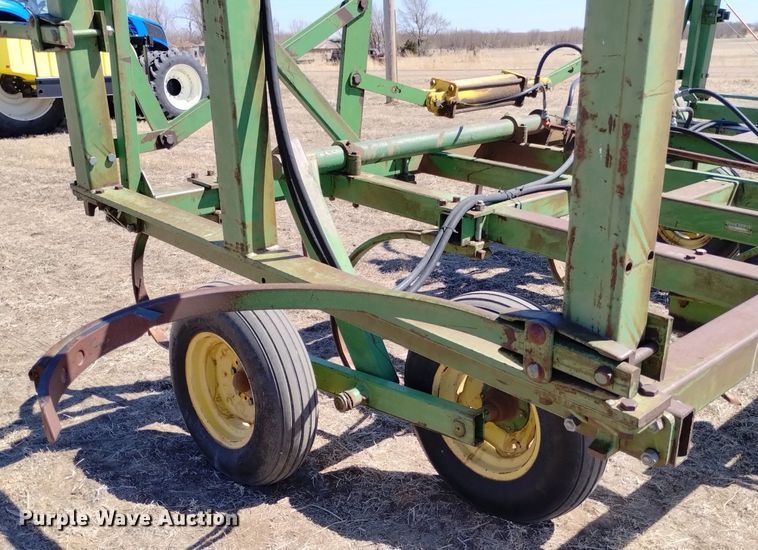 image for item DN6385 John Deere 1600  chisel