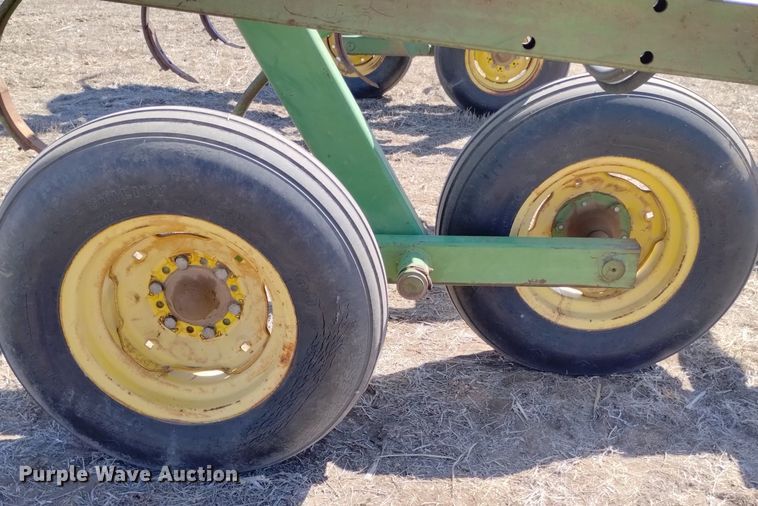 image for item DN6385 John Deere 1600  chisel