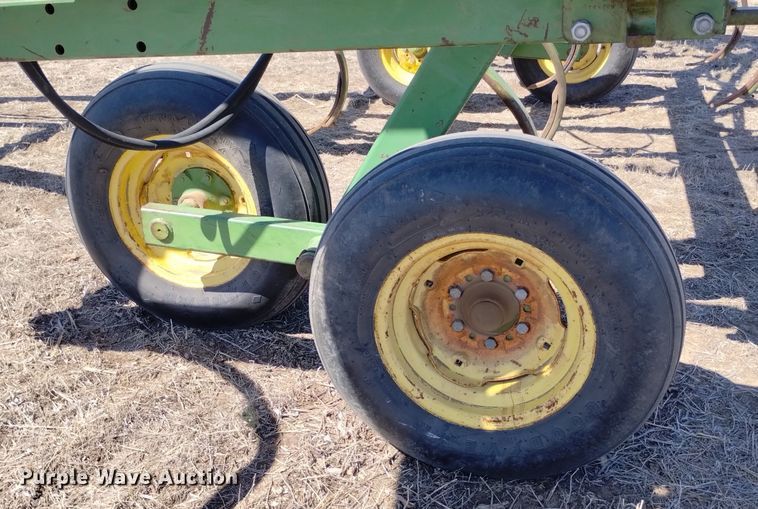 image for item DN6385 John Deere 1600  chisel