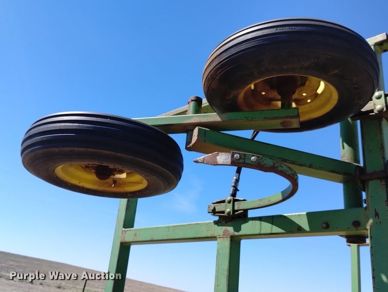 image for item DN6385 John Deere 1600  chisel