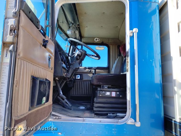 image for item DN6386 1994 Kenworth T800  grain truck