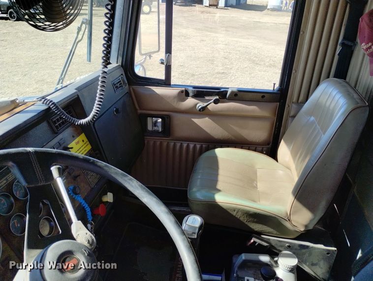 image for item DN6386 1994 Kenworth T800  grain truck