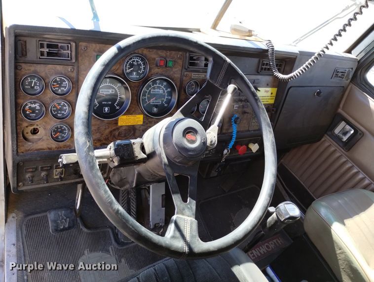 image for item DN6386 1994 Kenworth T800  grain truck