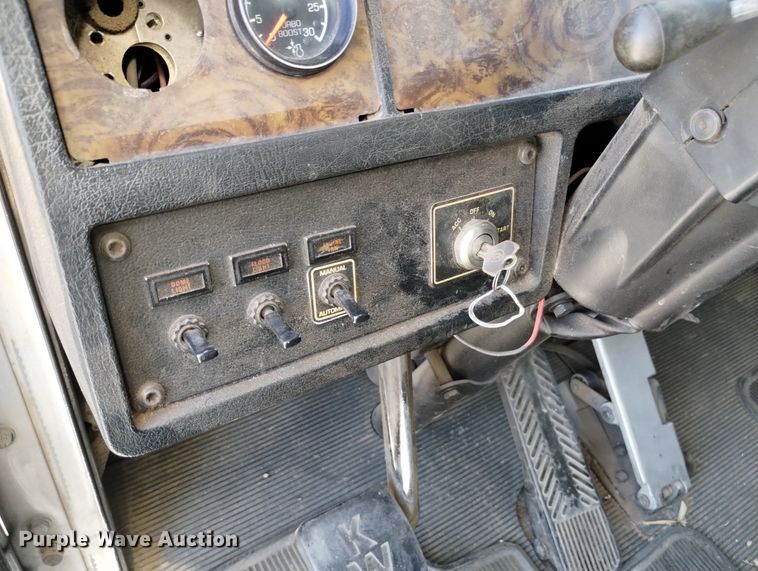 image for item DN6386 1994 Kenworth T800  grain truck