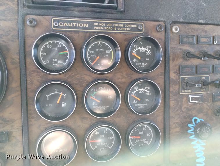 image for item DN6386 1994 Kenworth T800  grain truck