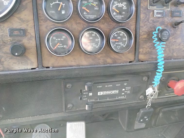 image for item DN6386 1994 Kenworth T800  grain truck