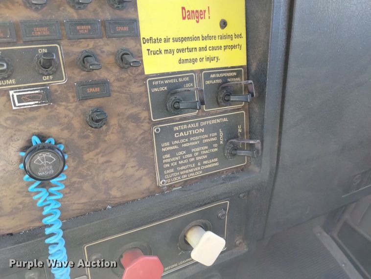 image for item DN6386 1994 Kenworth T800  grain truck