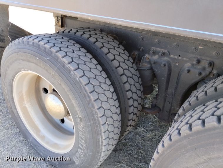 image for item DN6386 1994 Kenworth T800  grain truck