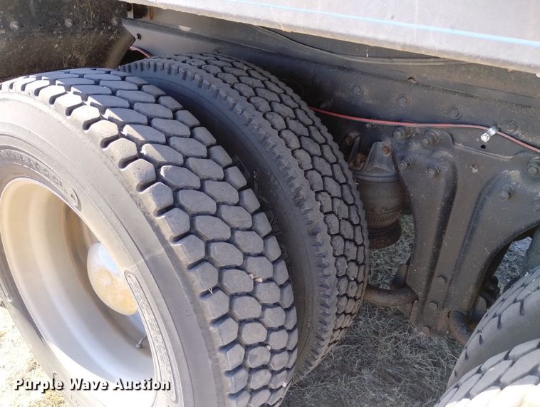 image for item DN6386 1994 Kenworth T800  grain truck