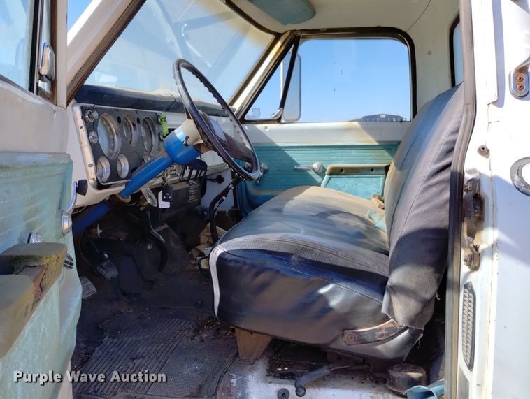 image for item DN6387 1972 Chevrolet C60  grain truck