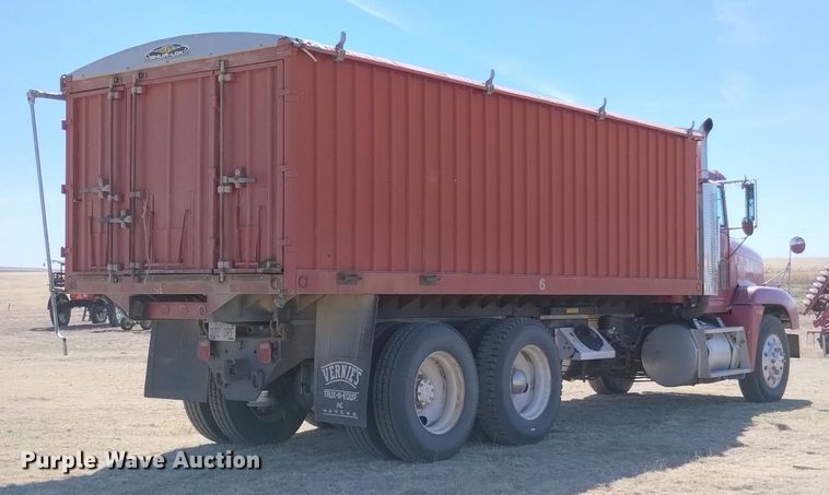 image for item DN6388 1991 Freightliner FLD120  grain truck